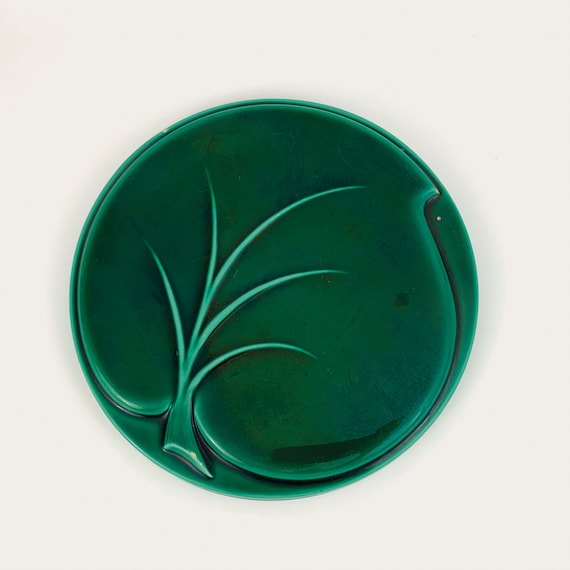 Leaf relief trivet or wall decoration in green varnished ceramic