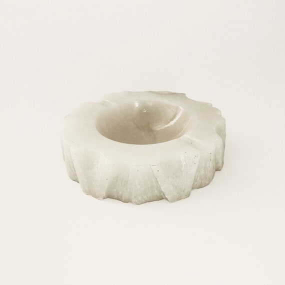 Alabaster ashtray - Collab Mani feat. Relief