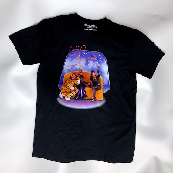 Black T-shirt with rhinestones, Leo astrological sign, IA girls band - Collab Astro Strass Mani feat. Emmanuelle Buchet