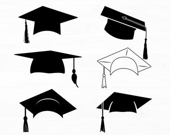 Peut inclure: Ensemble de six toques de graduation noires avec glands. Les toques sont dans différentes positions, certaines avec le gland qui pend et d'autres avec le gland rentré.