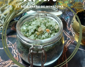 May include: A clear glass jar filled with green and tan crystals. The jar has a metal clasp and is labeled "Sel vert" and "LE BOIS SACRE DE NEMETONA" in white text. The Etsy shop URL is visible at the bottom.