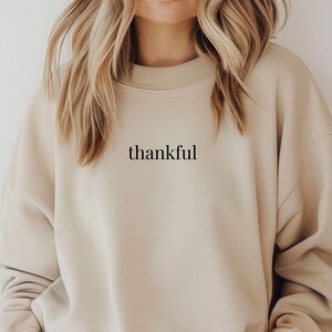 Minimalistischer Pullover thankful, Dezenter Text Sweater, Basic Sweater, Minimalistischer Statement Sweater, Capsule Wardrobe