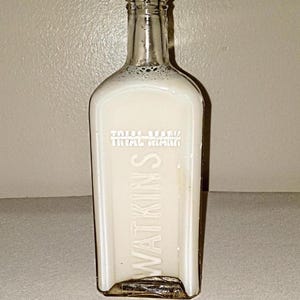 Pre 1939, 12 Oz.  J. R. Watkins Co. Red Liniment, Trail Mark Line Bottle, Made By Illinois Glass Company