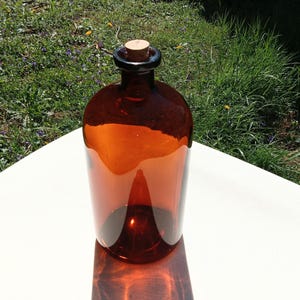 1930&#39;s Large 96 Oz. Owens-Illinois Glass Company Amber Glass Packer Style Utility Bottle.  Produced Between 1930-1939 In Alton Illinois