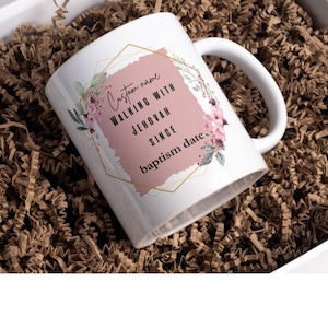 JW Gepersonaliseerde doopkoffiemok (elke taal) | Doopcadeau | Aanpasbare naam en datum