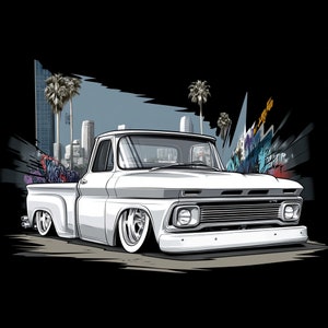 Puede incluir: Una camioneta vintage blanca con suspensión baja, ruedas cromadas y una parrilla negra. La camioneta está estacionada frente a un horizonte urbano con palmeras.