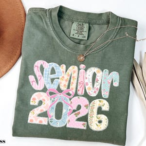 Comfort Colors® Floral Senior 2026 Graduation Tee, Cute Senior 2026 Floral T-Shirt, Happy High School Senior 2026 T-Shirt, Cute Senior Gift