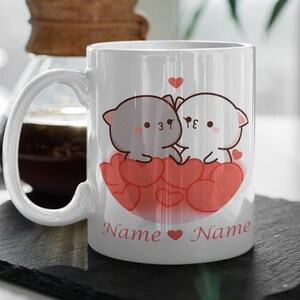 Taza de cerámica personalizada de Mochi Peach y Goma con forma de corazón, diseño de gato adorable y mascota de dibujos animados, regalo de San Valentín de 11 oz.