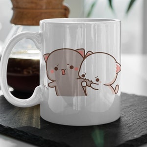 Taza de cerámica de 11 oz con diseño de gato, corazón, mochi, melocotón y goma. Regalo para San Valentín.
