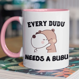 Każdy Dudu potrzebuje Bubu Kubek do kawy Serce z miłości Słodki kreskówka Zwierzak Miłość Przytulenie Panda Słodki prezent Prezent dla miłośników Prezent na Walentynki 11' Kubek Prezent