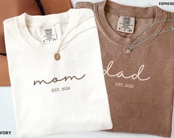 Comfort Colors® Mom Dad Shirts, Matching Parents Est 2026 Outfit, Custom Pregnancy Reveal Gift, New Mom And Dad Shirt, Baby Announcement