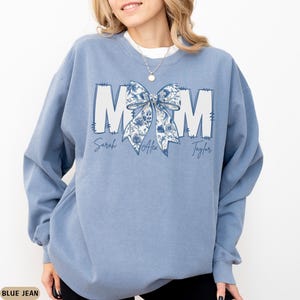 Toile De Jouy Coquette Bow Comfort Colors®, Blue Ribbon Sweatshirt, Girly Aesthetic Crewneck, Toile de Jouy Sweatshirt, Chinoiserie Shirt