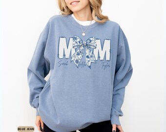 Toile De Jouy Coquette Bow Comfort Colors®, Blue Ribbon Sweatshirt, Girly Aesthetic Crewneck, Toile de Jouy Sweatshirt, Chinoiserie Shirt