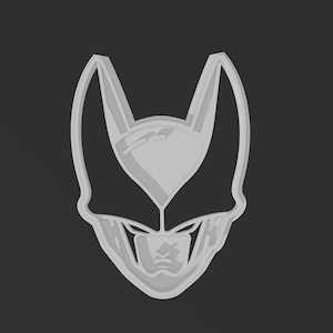 Puede incluir: Una máscara gris claro y estilizada con orejas puntiagudas y un rostro detallado. La máscara tiene un diseño simétrico con ángulos agudos y una ceja prominente. La forma general recuerda a una máscara de superhéroe o villano.