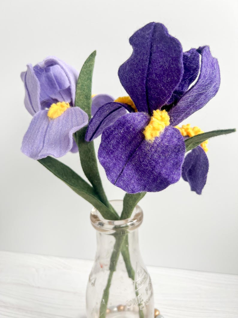 Filz Iris Blumenstängel, Cottagecore Home Decor Grape Jelly