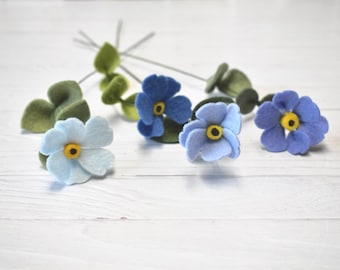 Vilten bloemstengel met vergeet-mij-nietje: handgemaakt blauw bloemstuk