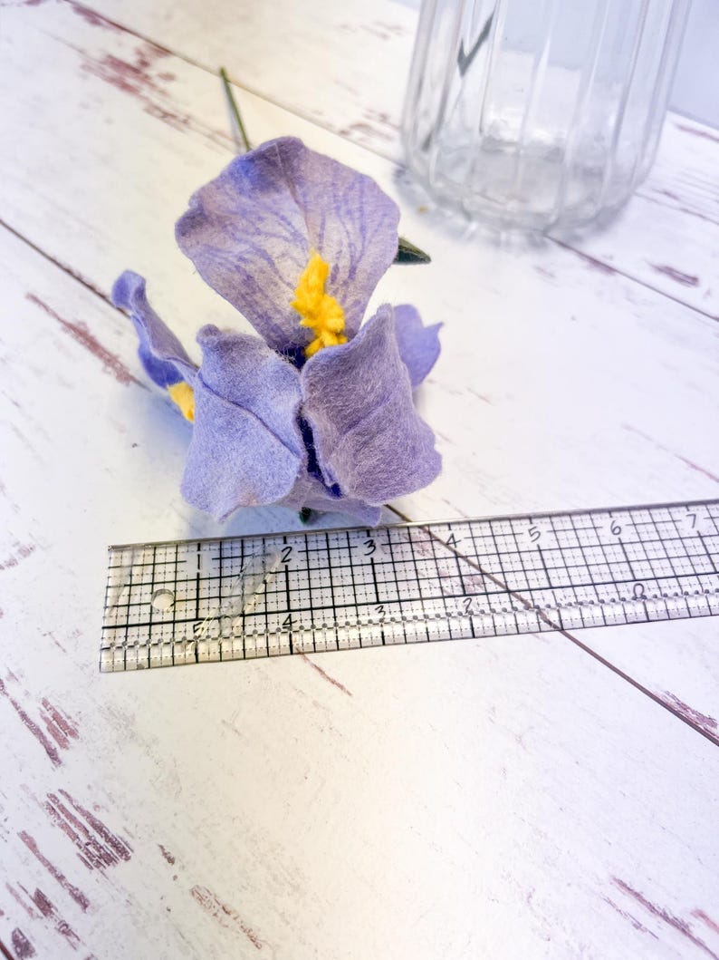 Filz Iris Blumenstängel, Cottagecore Home Decor Field of Lilacs