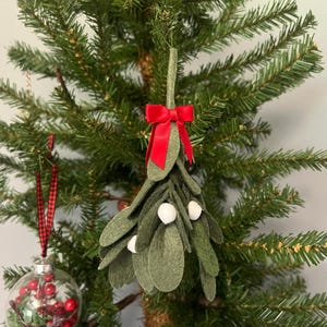 Felt Mistletoe - Christmas Mistletoe with Bow - Handmade Mistletoe - Christmas Decor - Holiday Decor - Holiday Gift Idea