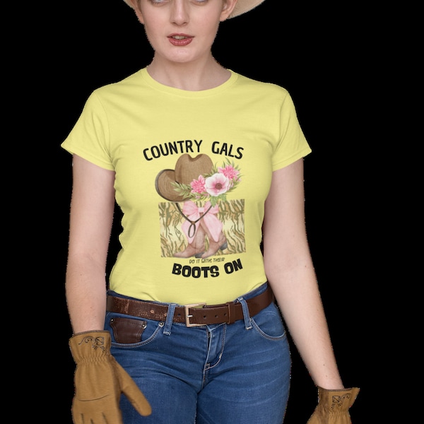 Contry Mädels Tee, Tun Sie es mit ihren Stiefeln auf Tshirt, Geschenk für Liebesstiefel, Geschenk für Cowgirl, Cowgirl vibes, Liebt Cowgirls