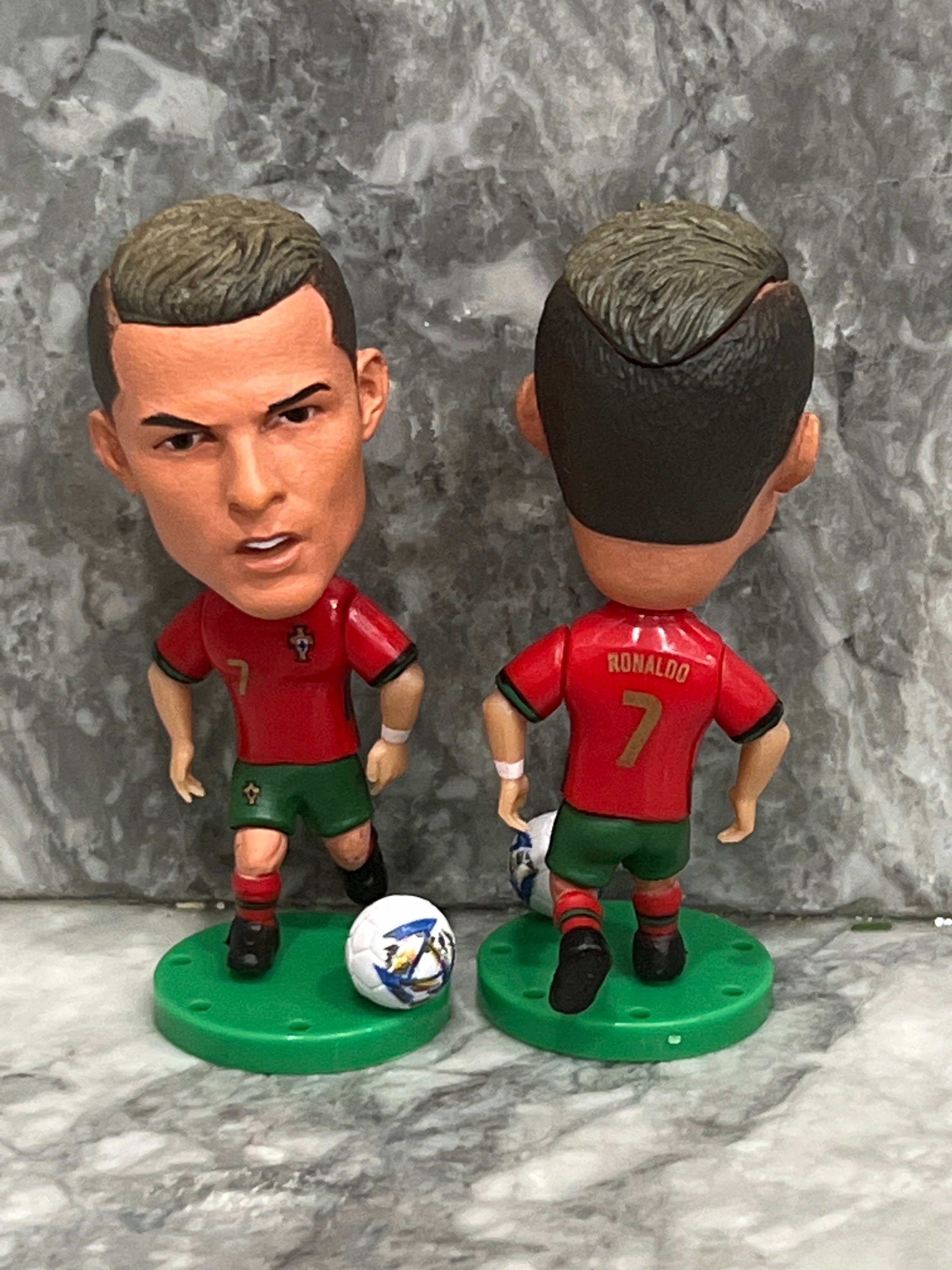 6,5 cm Fußball Star C.Ronaldo Abbildung Modell Auto Ornamente PVC Sammlung  Puppe Fußball Player Figuren Souvenirs Spielzeug Geschenke Für Fans -  AliExpress