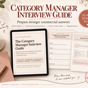 Puede incluir: Una guía de entrevista para Category Manager en formato digital en una pantalla de tableta junto a dos páginas impresas de la guía. El texto incluye títulos como Category Manager Interview Guide, Prepare stronger commercial answers y Build your career story.