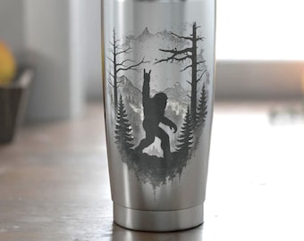 Big Foot Forest Motiv Becher | Sasquatch Berg Camping 20oz