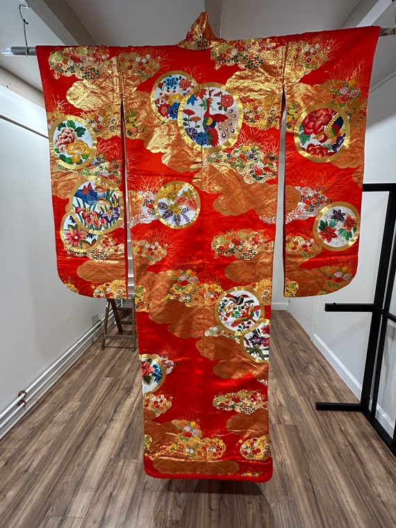 Japanese Kimono Uchikake - image 1