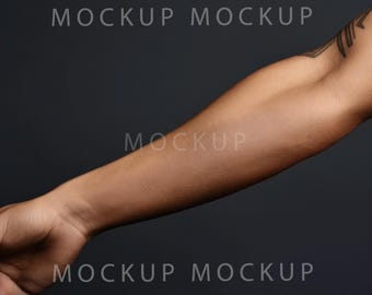 Männlicher Arm Tattoo Mockup | Realistische Studio Haut JPG