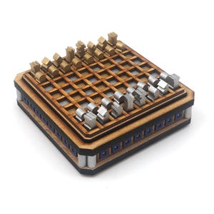 Minischaakset: zilver/goud en blauw, doospatroon, lasergesneden en geverfd mdf, stukjes van 1/4 inch
