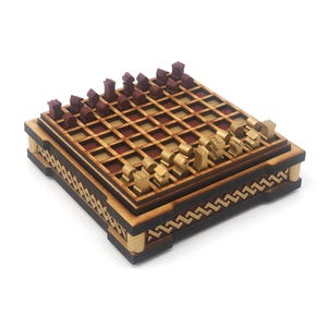Minischaakset: goud en rood, scherp helixpatroon, lasergesneden en geverfd mdf, stukjes van 1/4 inch