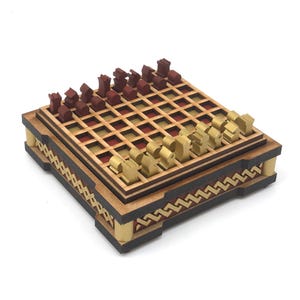 Minischaakset: goud en rood, scherp helixpatroon, lasergesneden en geverfd mdf, stukjes van 1/4 inch
