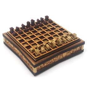 Minischaakset: goud en rood, breukpatroon, lasergesneden en geverfd mdf, stukjes van 1/4 inch