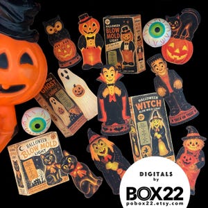 Könnte beinhalten: Eine Sammlung von Halloween-Leuchtfiguren im Vintage-Stil mit Originalverpackungen, darunter Kürbis, Eule, Geist, Vampir, Hexe, schwarze Katze und Frankensteins Monster sowie zwei realistische Augapfel-Requisiten auf schwarzem Hintergrund.