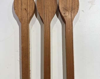 Trois découpes de cuillères en bois