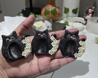 Handcrafted Black Cat Worry Stone with Ivory Floral Details – Anxiety Relief Charm