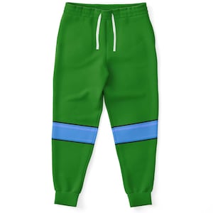 Op de afbeelding: Groene sweatpants met een blauwe streep op elk been.