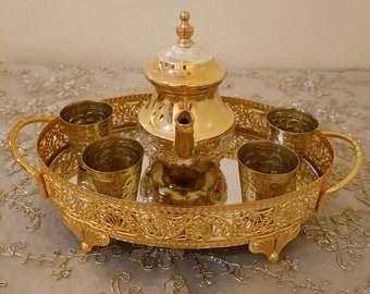 Ensemble Théière Marocaine en Laiton Fait Main avec Plateau et 4 Verres - Tradition et Élégance à l'heure du thé