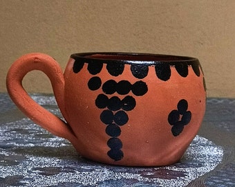 Mug d'argile rouge amazigh traditionnelle fait à la main de la Poterie Marocaine