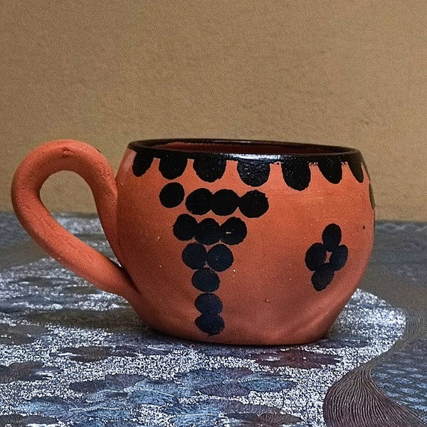 Mug d'argile rouge amazigh traditionnelle fait à la main de la Poterie Marocaine