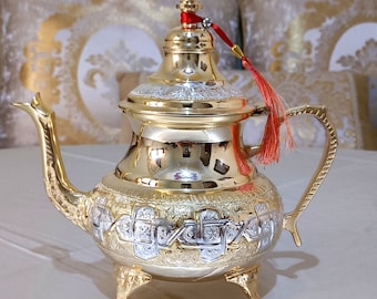 Hand-ornamented Moroccan brass teapot - Handcrafted treasure of elegance and tradition, Unique gift idea from Moroccan crafts