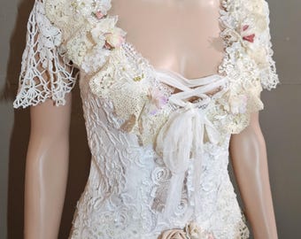 Vestido de novia de cuento de hadas/Vestido de capas de encaje antiguo y vintage/Vestido de novia alternativo/Diseñador hecho a mano/Pieza única/Vestido bohemio de lujo.