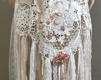 Falda cruzada con borlas decorativas adornadas/Falda boho ecléctica/Falda shabby chic única en su tipo/Falda con estampado de imagen única.