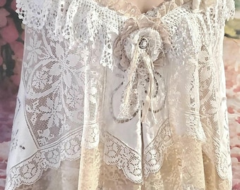 Chal o top de encaje antiguo/paño de cena recuperado/blusa estilo boho y shabby chic.