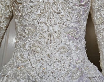Vestido de novia vintage de cuento de hadas con muchas cuentas/Vestido de novia vintage restaurado.