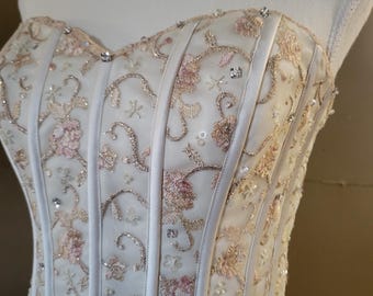 Utsökt vintageklänning/Vintage brudklänning/Broderad brudklänning.