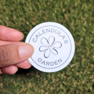 autocollant de jardin noir et blanc rond de 2 pouces | Jardin de Calendula