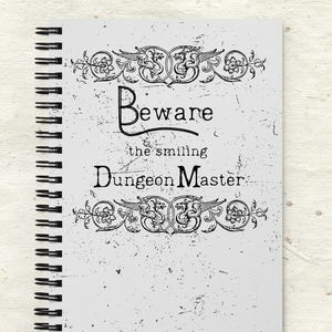 Pas op voor het Smiling Dungeon Master Journal | DnD DM-notebook