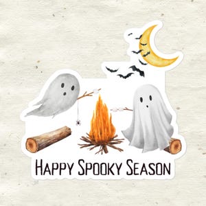 Happy Spooky Season Ghost Lagerfeuer Aufkleber | Für Halloween und Summerween Liebhaber