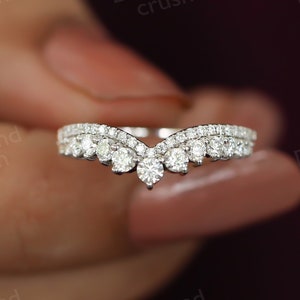Curved Wedding Band 14K Solid Gold Moissanite Band V Shape Stacking Ring Tiara Crown Band Round Moissanite Band Princess Tiara Vintage Ring