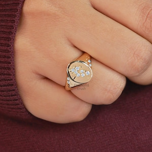Lab Diamond Starburst Signet Ring Star Setting Diamond Signet Ring 14K Gold Pinky Ring North Star Ring Lab Grown Diamond Celestial Ring